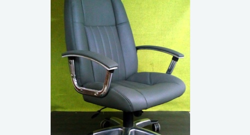 Перетяжка офисного кресла кожей. Кемерово